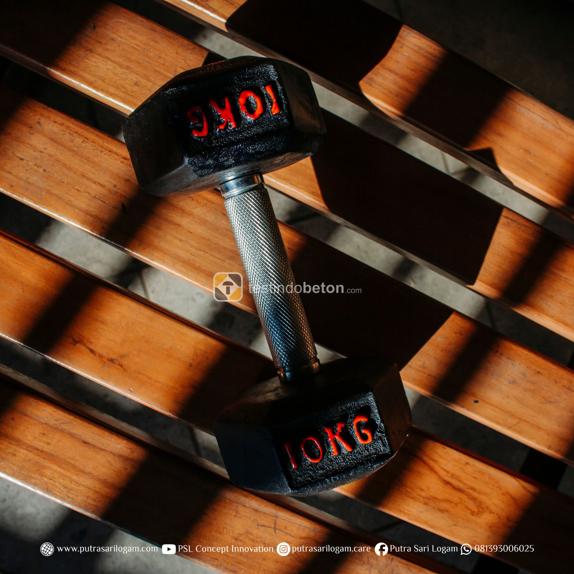 Alat olahraga dumbbell.